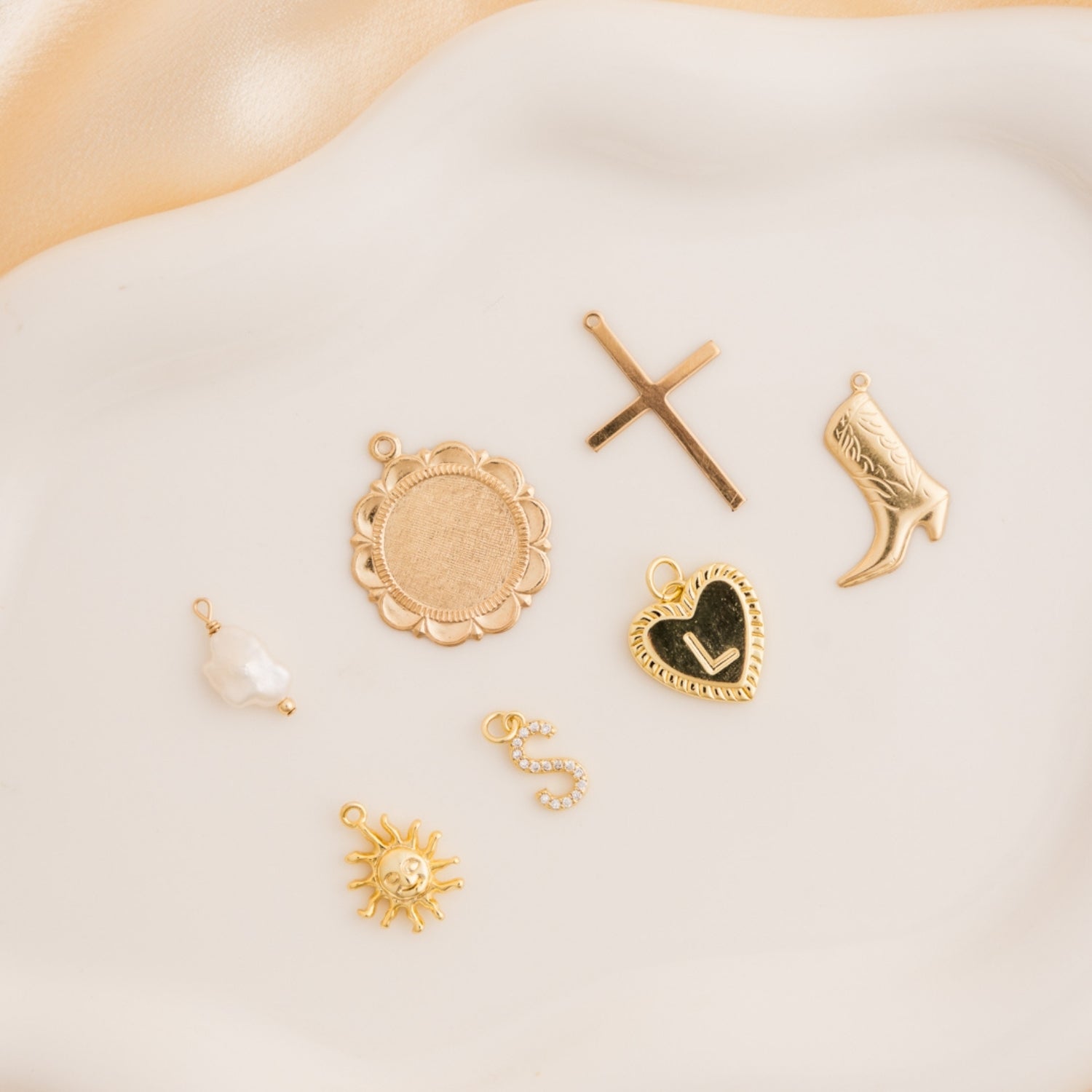 taudrey golden keepsake necklace