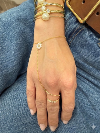 Daisy Dreams Hand Chain