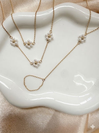 Daisy Dreams Hand Chain