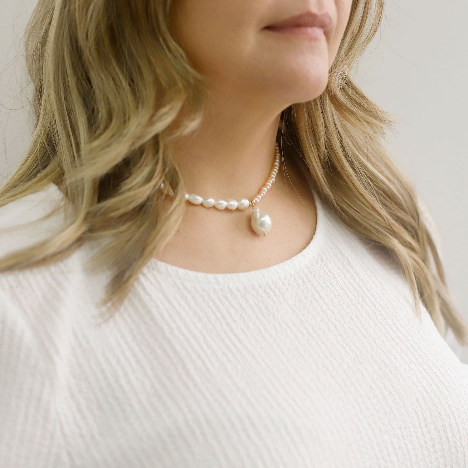 Bombshell Choker