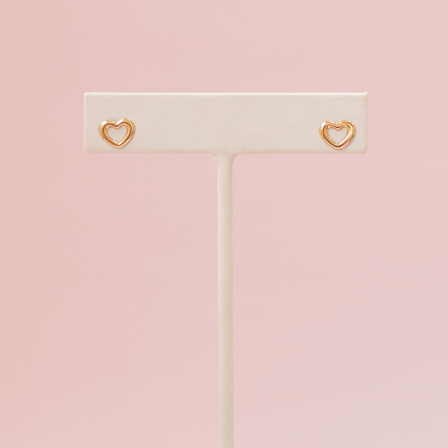 taudrey Luxe Open Heart Studs 1