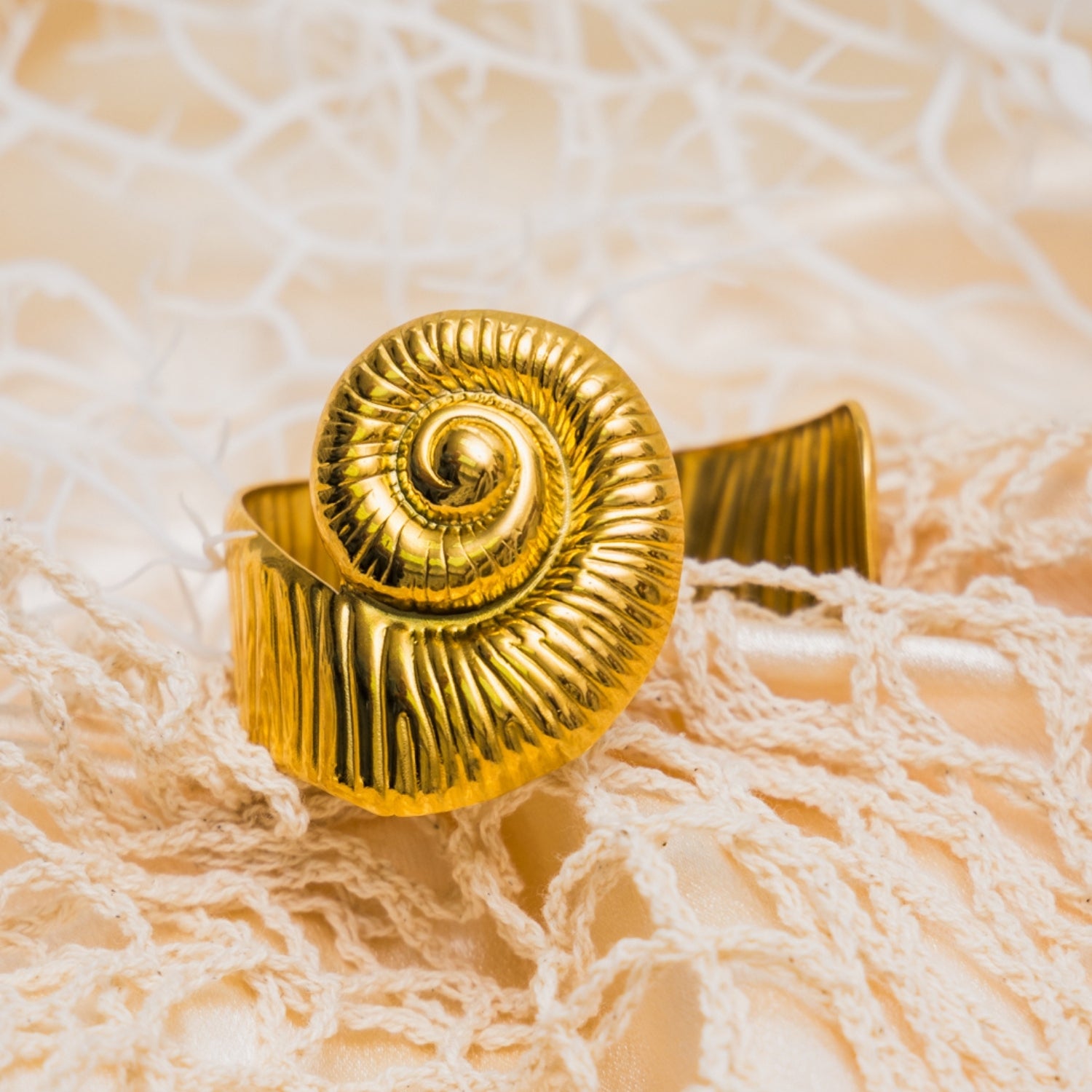 taudrey queen conch cuff
