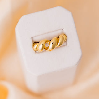 taudrey twist of fate ring