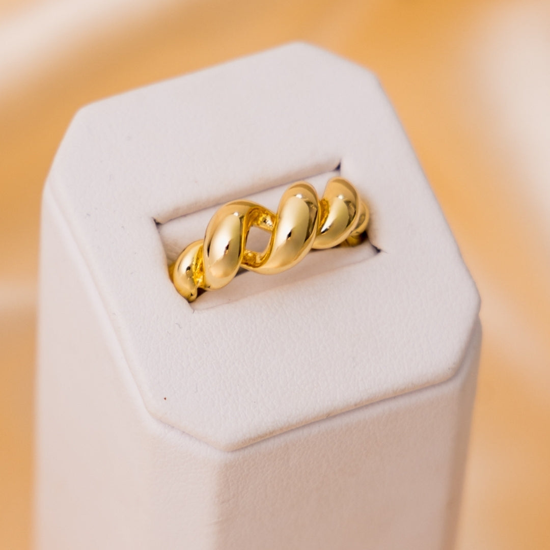 taudrey twist of fate ring
