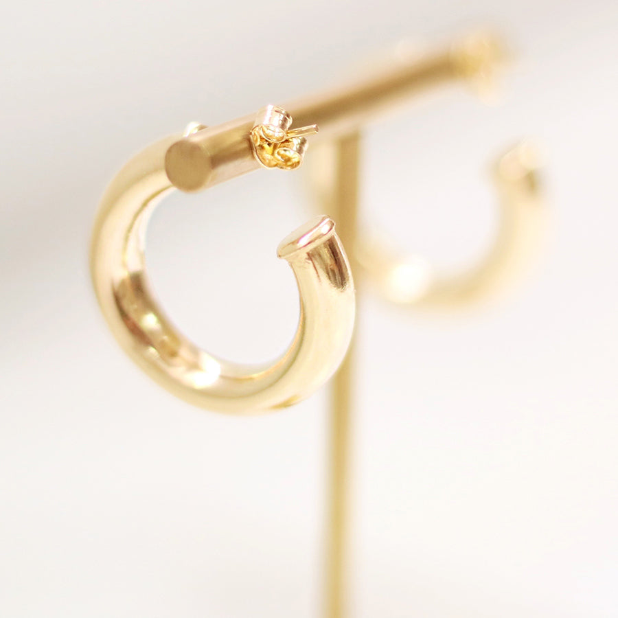 taudrey ahead of the curve open ended thick gold hoop earrings