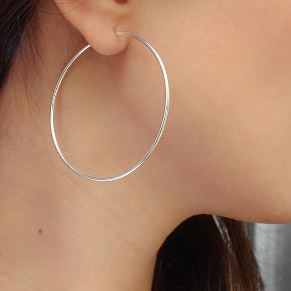 Flat Medium 25mm Hoop Earrings in Sterling Silver | Kendra Scott