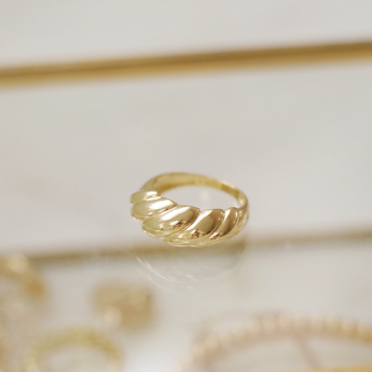 Oui, Amour Ring